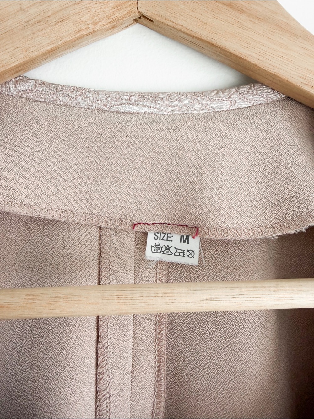 Handcrafted Vintage AGMIR Blush Pink Blazer - Size M, Made in Europe - Picture 3 of 10